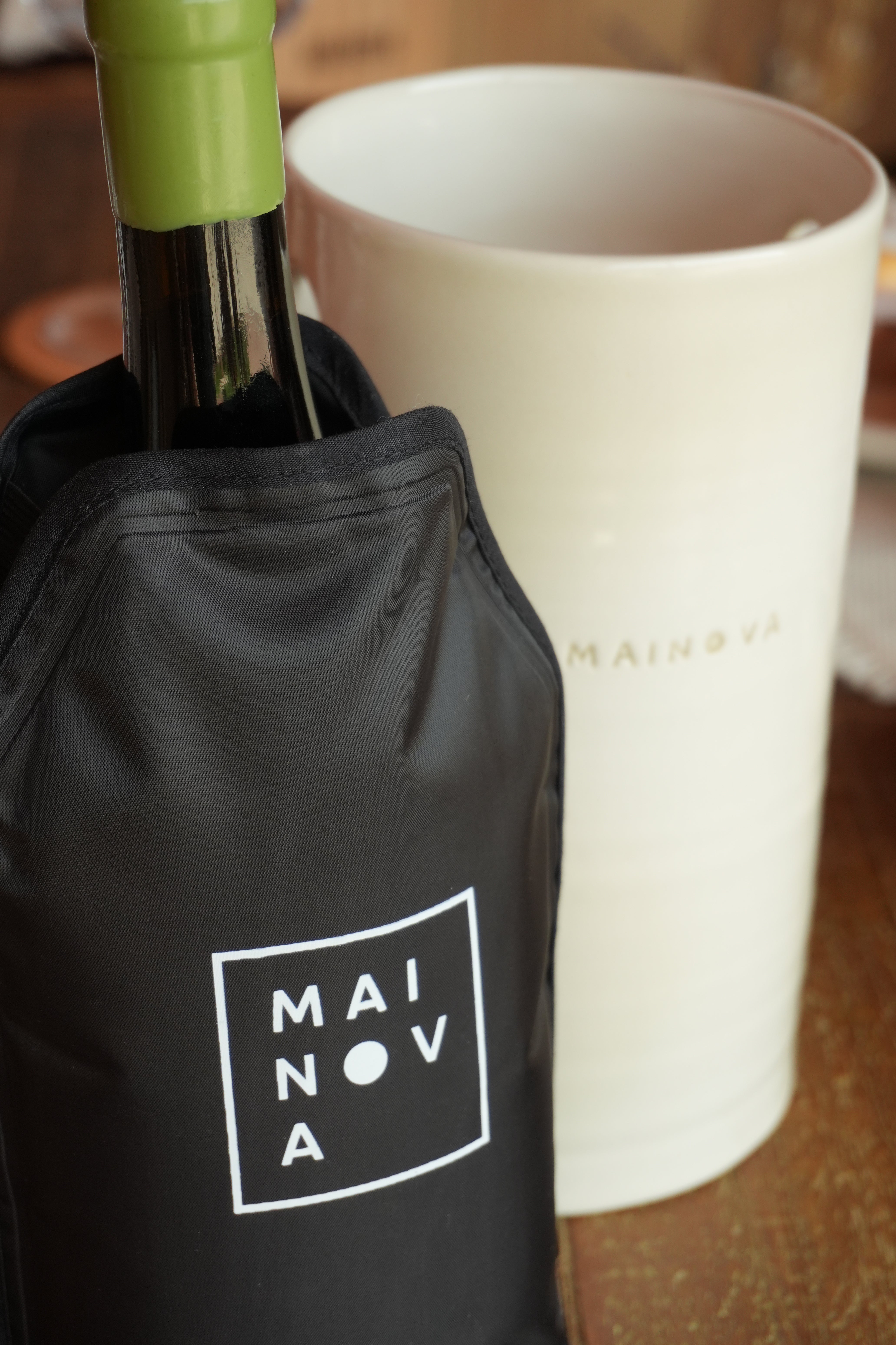 Refrigerador de Vinho Mainova